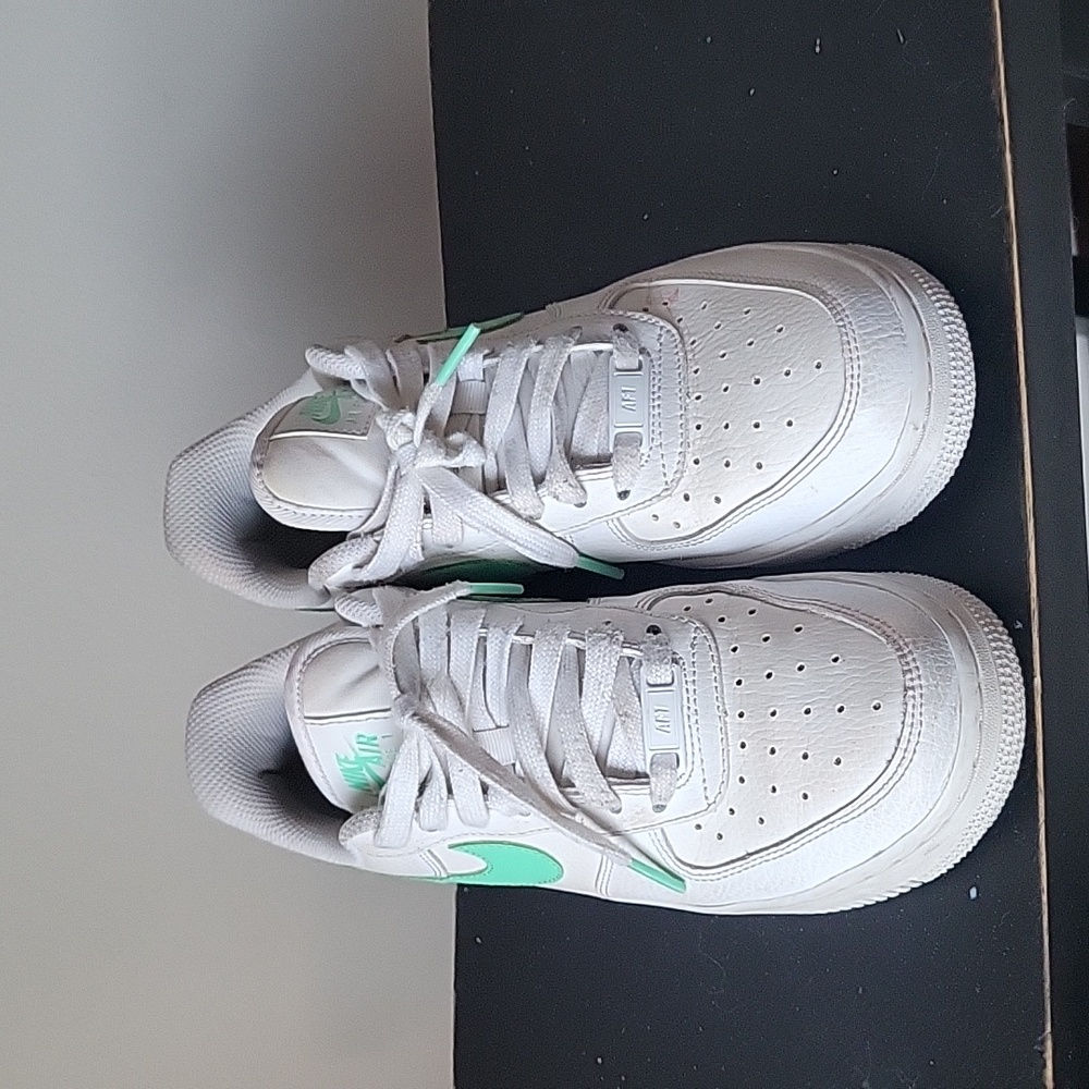 Girls Nike White and Green Sneakers Classic Low-Top Design - Picture 2 of 5